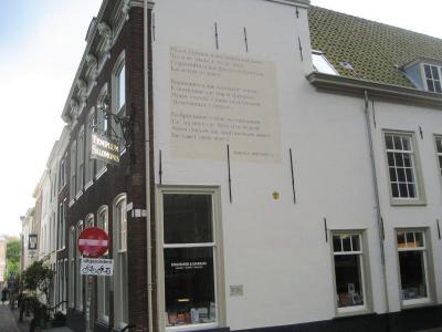 Muurgedichten (Leiden Wall Poems), Leiden