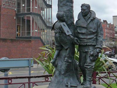 Statue of Arthur Louis Aaron, Leeds