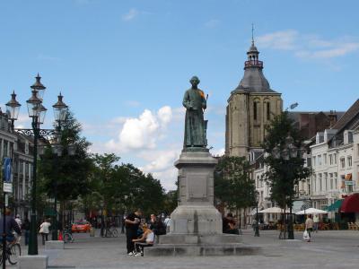 Standbeeld van Minckelers (Statue of Minckelers), Maastricht