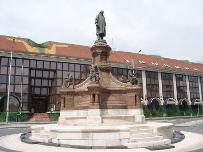 Statue of Zsolnay Vilmos, Pecs