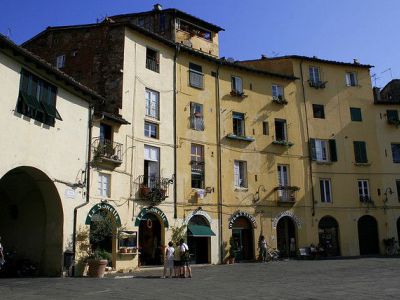 Le Sorelle (The Sisters), Lucca