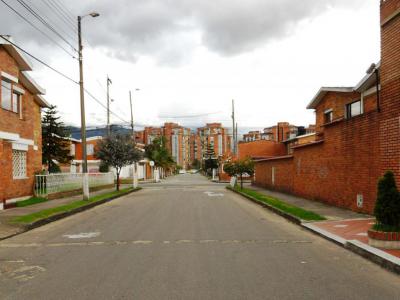Distrito de Esmeralda (Emerald District), Bogota