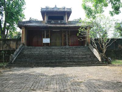 Tomb of Dong Khanh, Hue