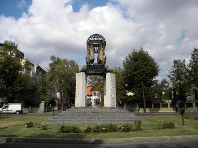 Quito Square, Bucharest