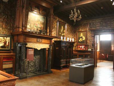 Museum aan de Stroom (Museum by the Stream)