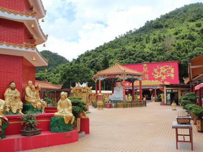 Ten Thousand Buddhas Monastery, Hong Kong