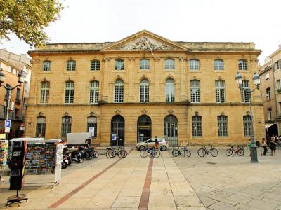 Halle Aux Grains (Grain Hall)