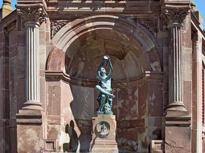 Statue du Petit Vigneron (Statue of the Little Winemaker)