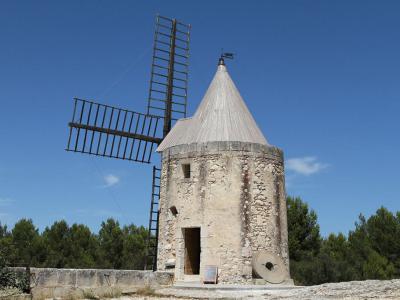 Moulin Saint-Pierre (St. Peter Mill), Arles