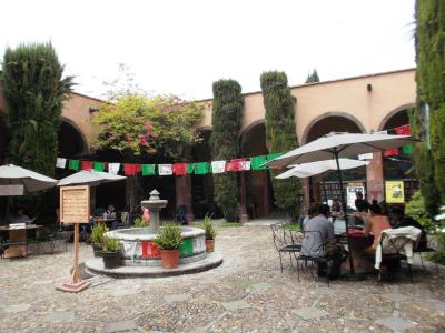 La Biblioteca Publica (Public Library)