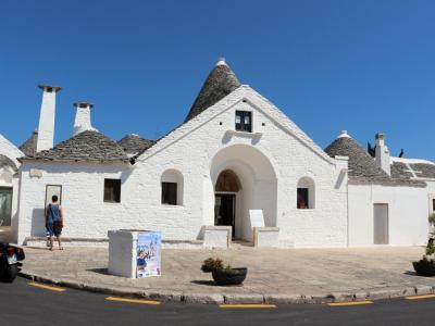 Trullo Sovrano (Sovereign Trullo)