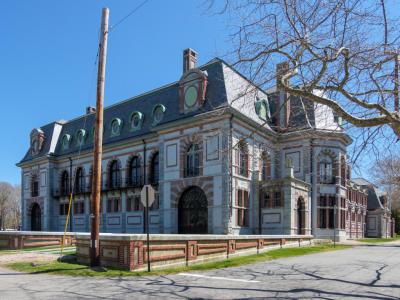 Belcourt of Newport, Newport