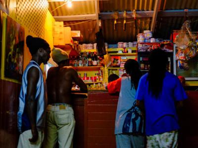 Hi-Rise Beach Bar, Roseau