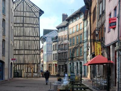 Rue Eau de Robec (Eau-de-Robec Street), Rouen
