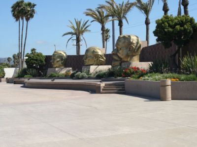 Plaza de Las Tres Cabezas (Plaza of the Three Heads)