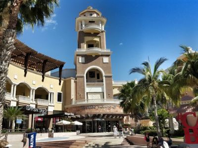 Puerto Paraiso Entertainment Plaza