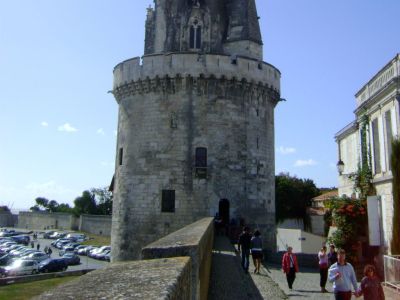 Rue Sur-les-Murs (Street on the Walls)
