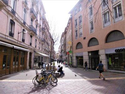 Rue Lafayette (Lafayette Street)