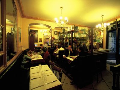 Cafe La Table Ronde (The Round Table Cafe)