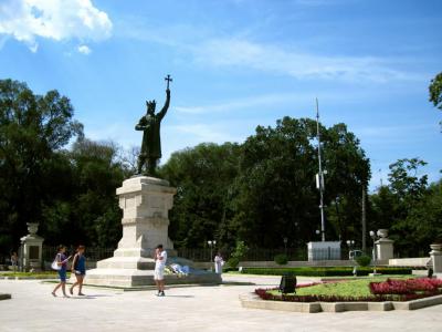 Stefan the Great Monument, Chisinau