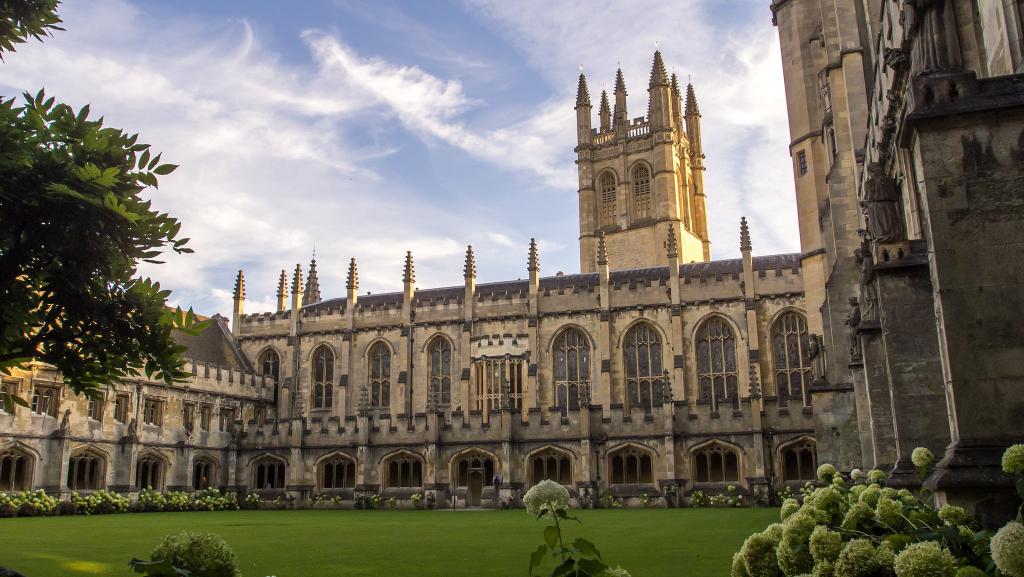 What is an Oxford college?