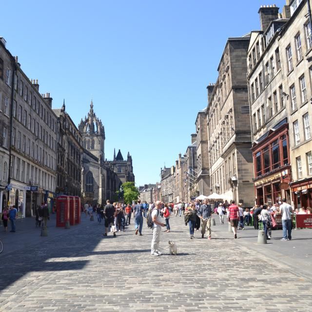14 SelfGuided Walking Tours in Edinburgh, Scotland + Maps