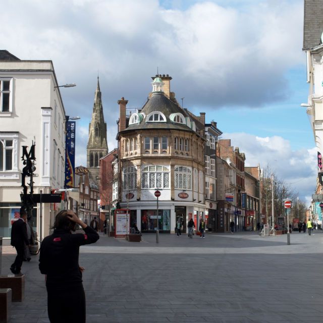 2 SelfGuided Walking Tours in Leicester, England + Maps