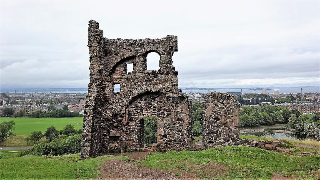 St Anthony s Chapel ruins Edinburgh