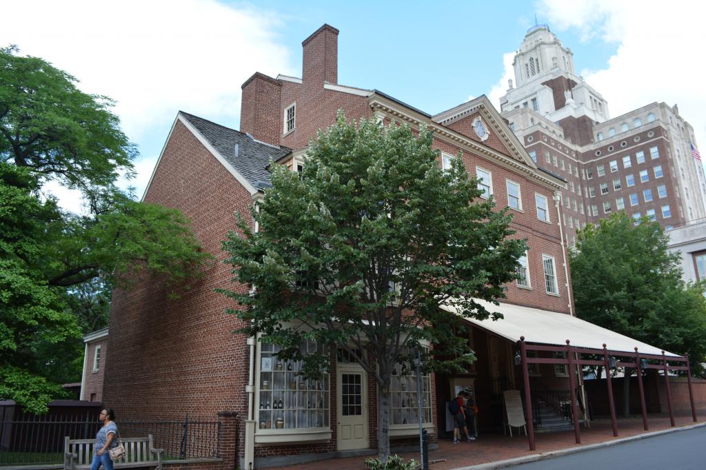 City Tavern - reconstructed colonial tavern on original site photo 1