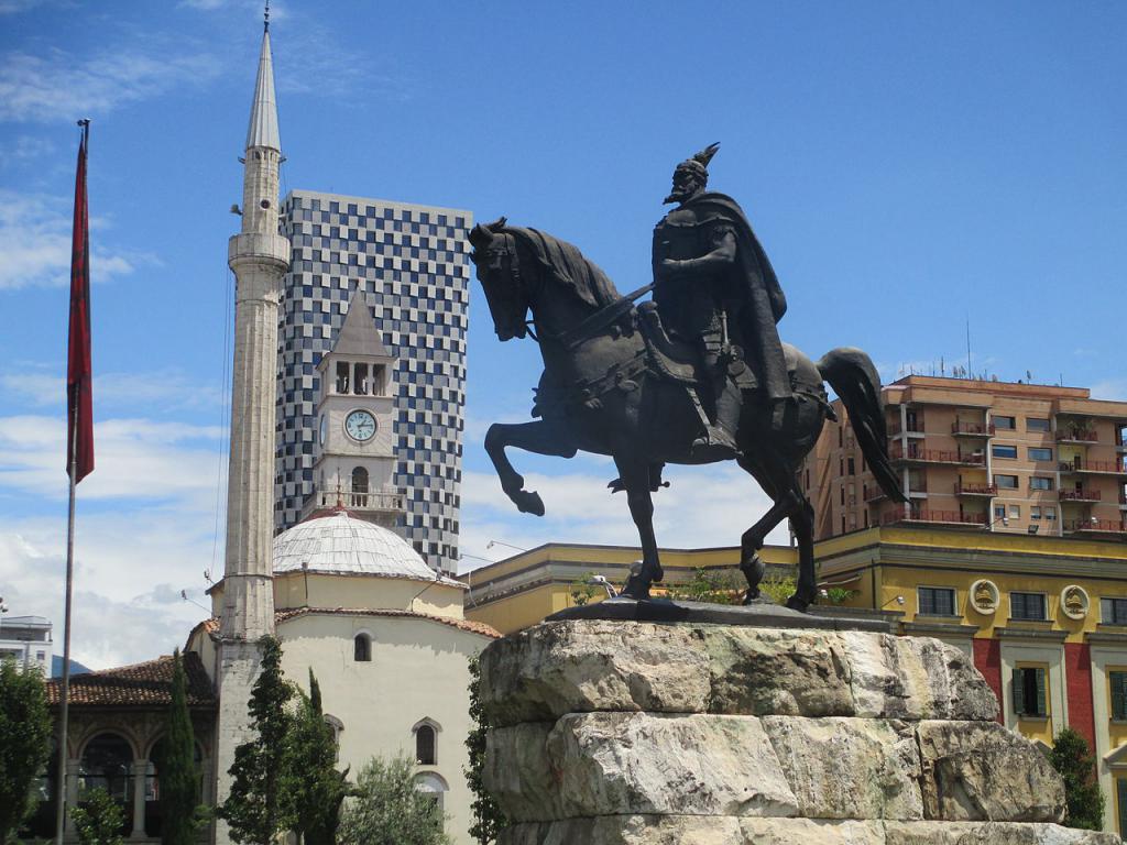 Skanderbeg Statue, Tirana