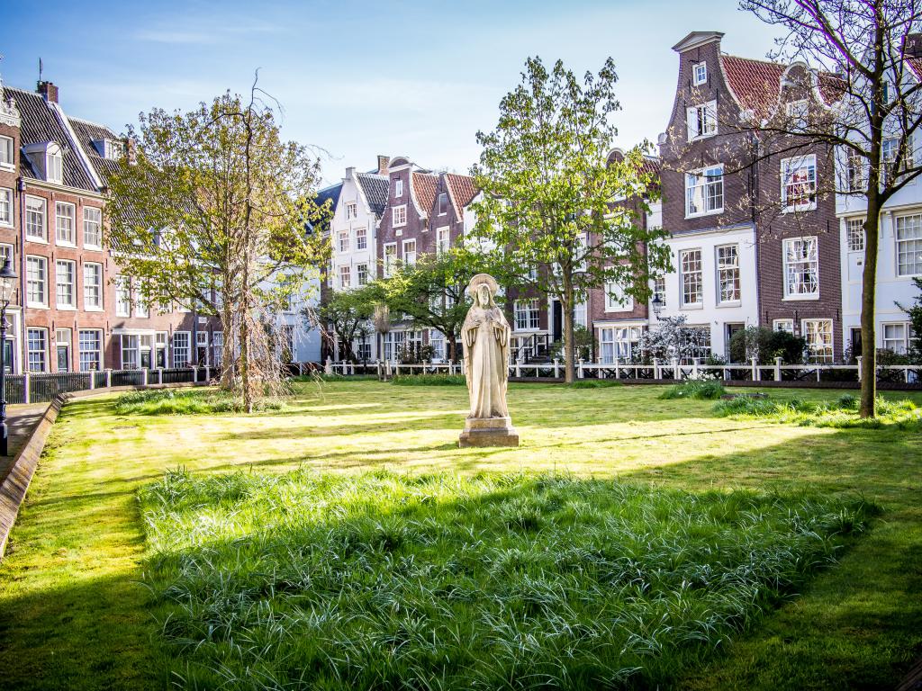 begijnhof-beguine-courtyard-amsterdam