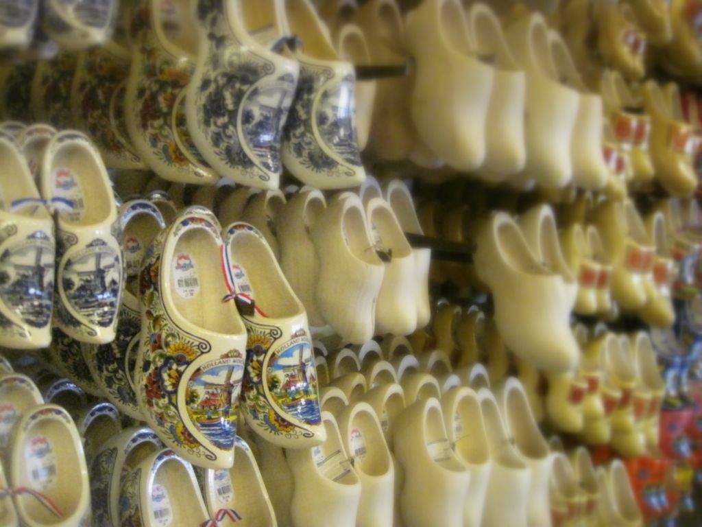 Discover more than 152 wooden shoe slippers latest - kenmei.edu.vn