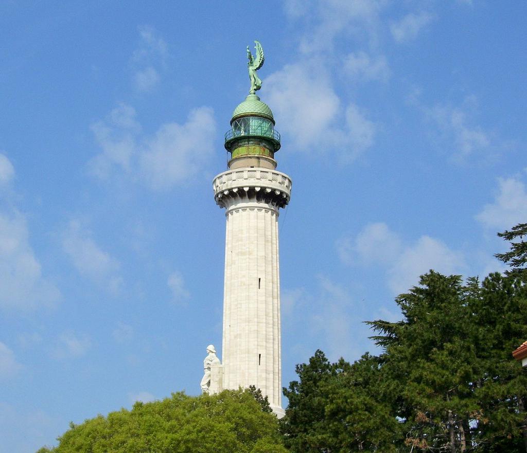 Faro della Vittoria (Vittoria Light), Trieste