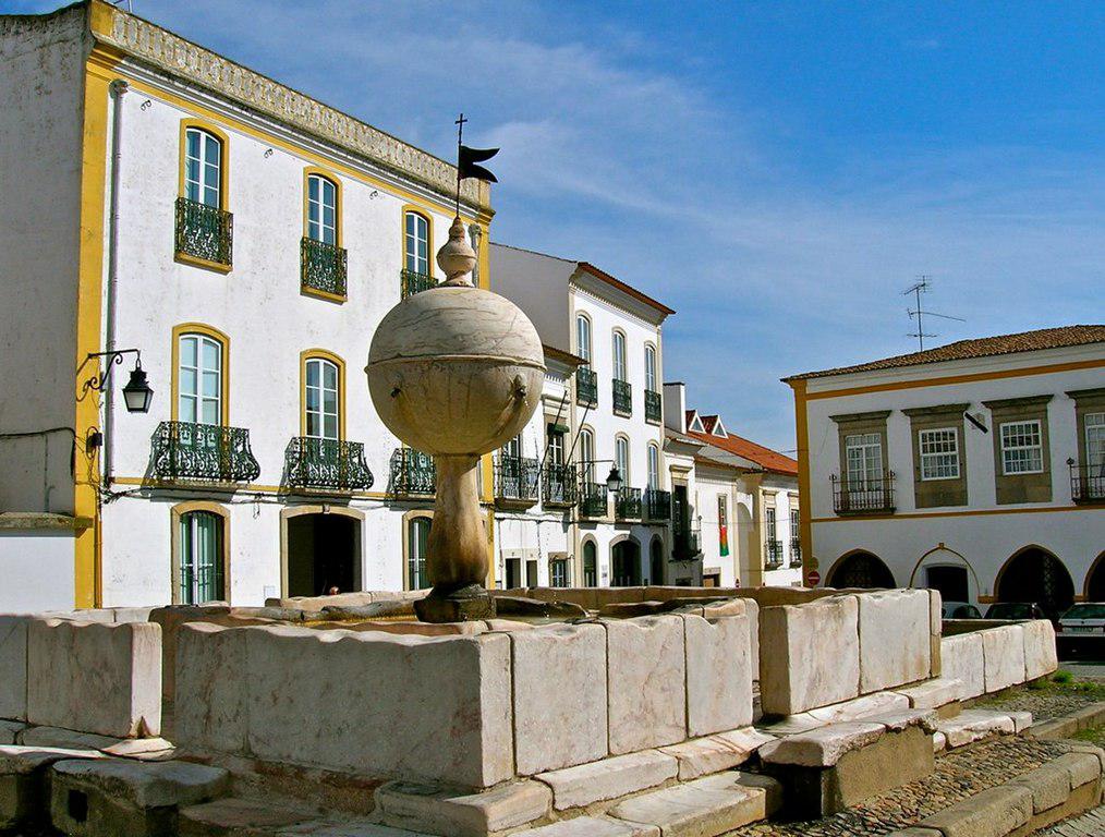 Moorish Doors Fountain Fonte Das Portas De Moura Evora