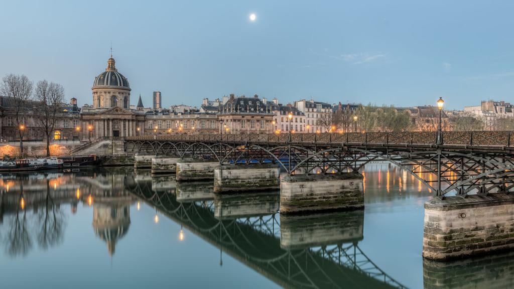 History of the Pont des Arts in Paris • Come to Paris