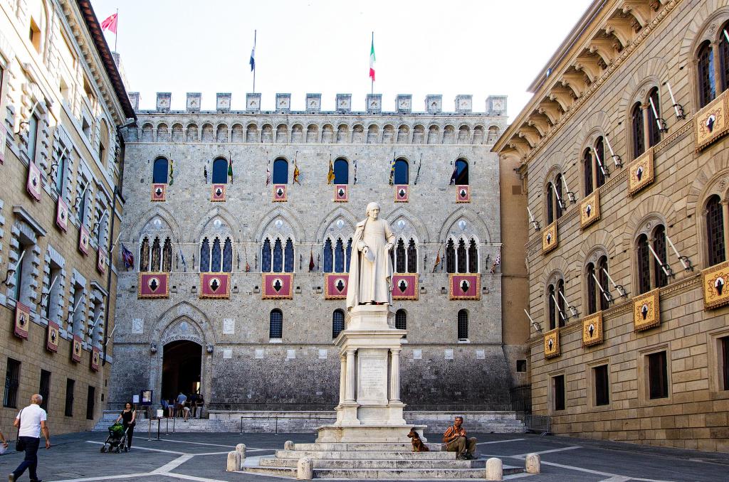 Palazzo Salimbeni (Salimbeni Palace), Siena